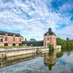 2 Bedroom Cozy Stacaravan In Chef-Boutonne * Chef-Boutonne