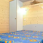 2 Bedroom Cozy Stacaravan In Chef-Boutonne