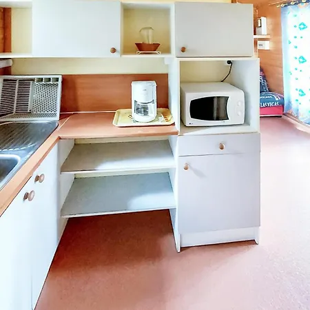 キャンプ場 Gorgeous Stacaravan In Chef-Boutonne