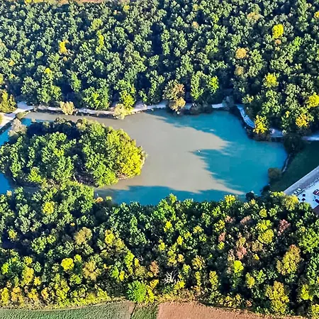 Gorgeous Stacaravan In キャンプ場 *