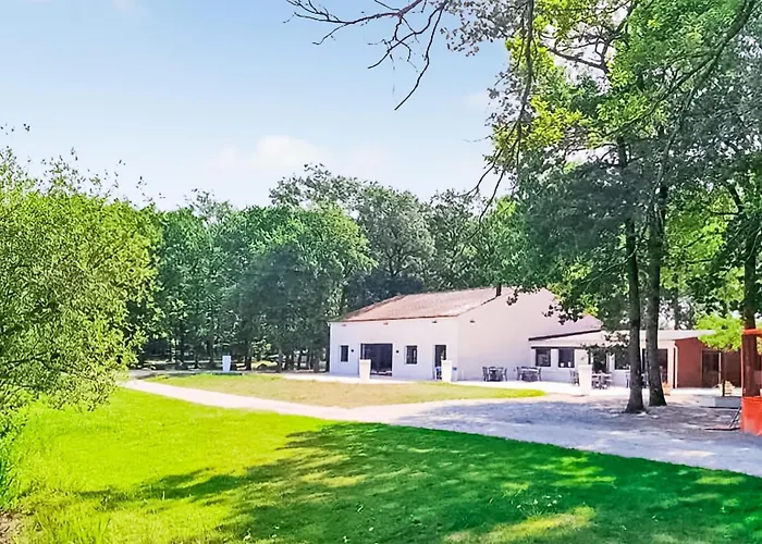 Gorgeous Stacaravan In Chef-Boutonne